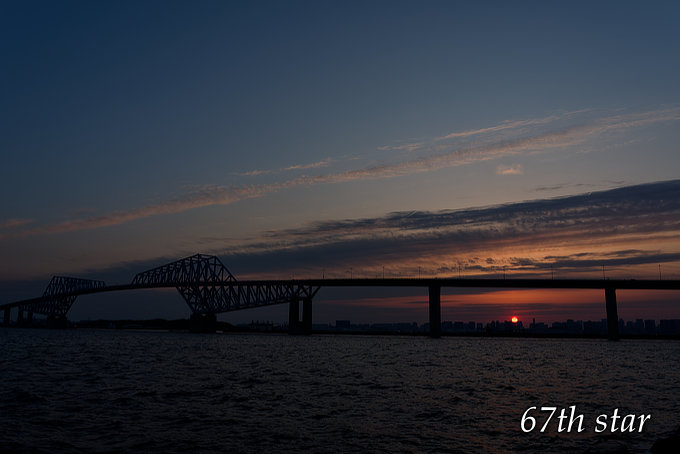 東京ゲートブリッジの夕日と夜景
